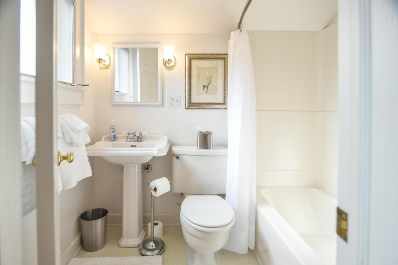 Love Lane Bed & Breakfast ウェインズビル エクステリア 写真