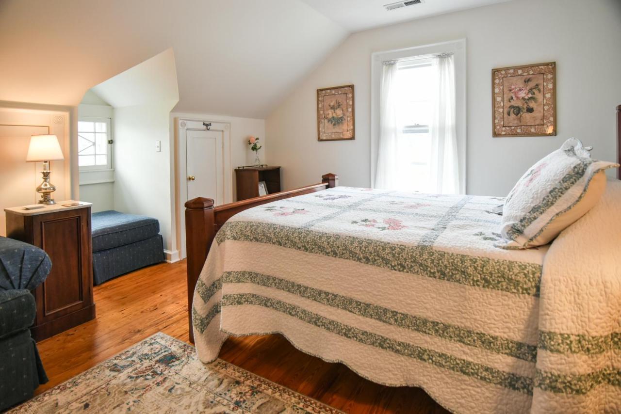 Love Lane Bed & Breakfast ウェインズビル エクステリア 写真